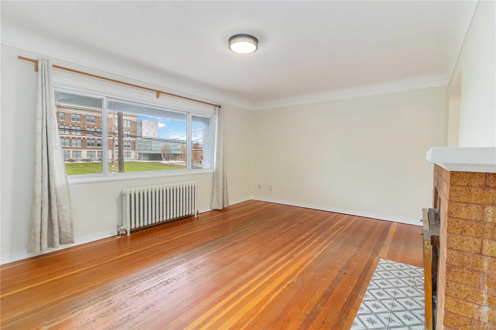 1835 Fernwood Rd, Victoria, BC