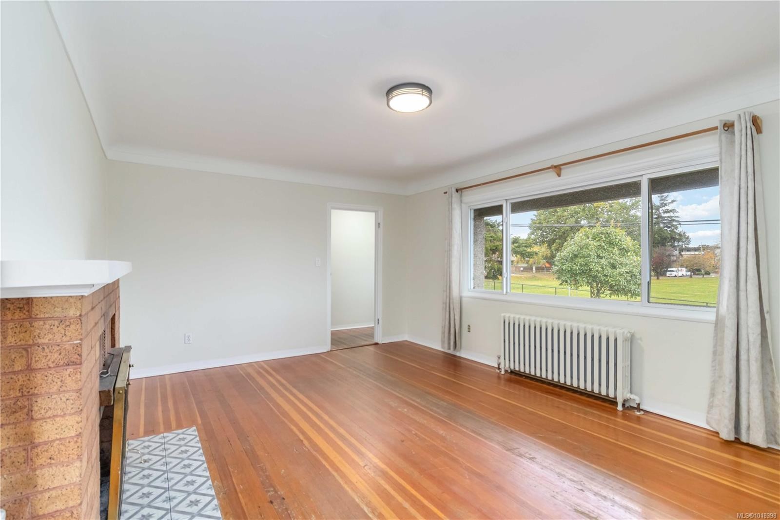 1835 Fernwood Rd, Victoria, BC