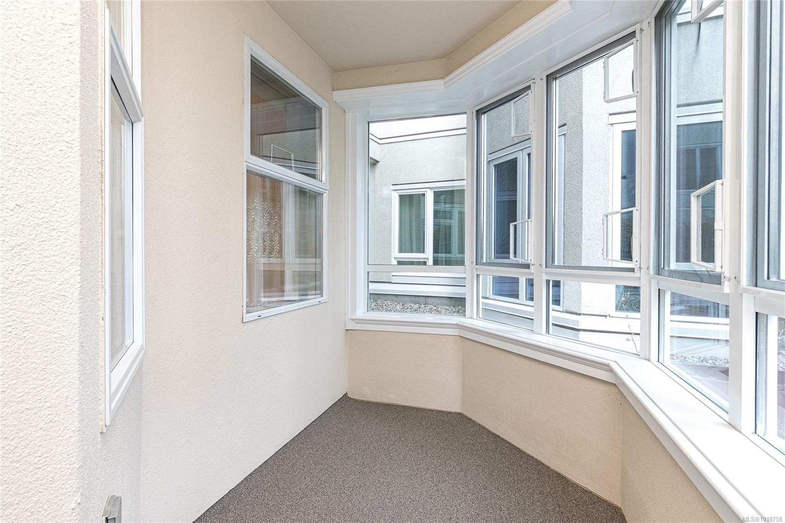 105-1521 Church Ave, Saanich, BC - Indoor Photo Showing Other Room