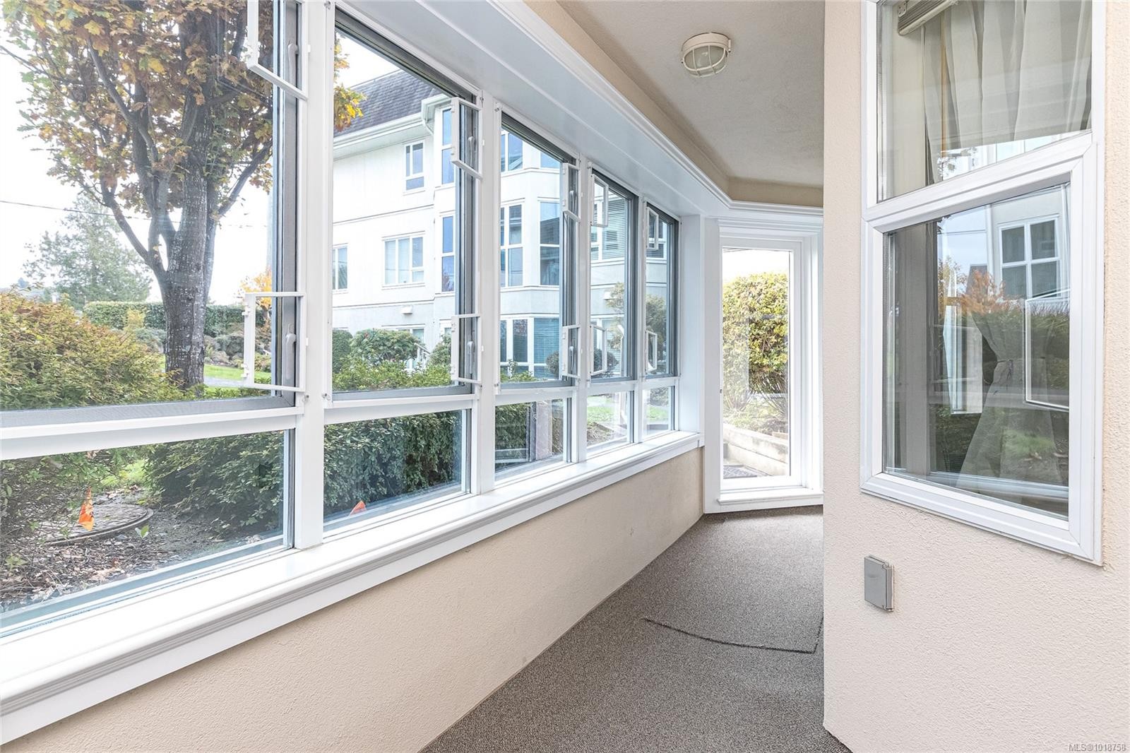 105-1521 Church Ave, Saanich, BC - Indoor Photo Showing Other Room