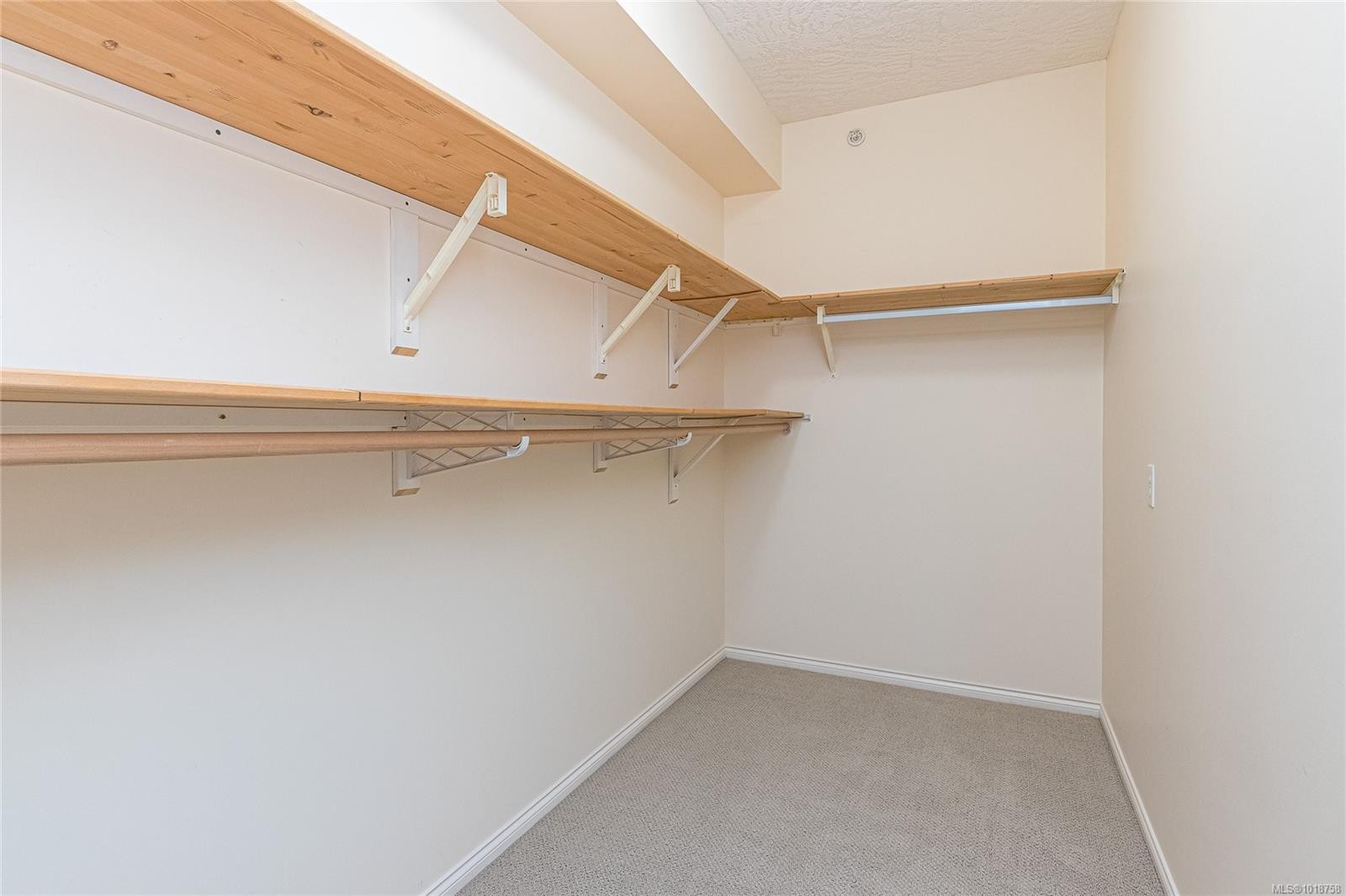 105-1521 Church Ave, Saanich, BC - Indoor With Storage