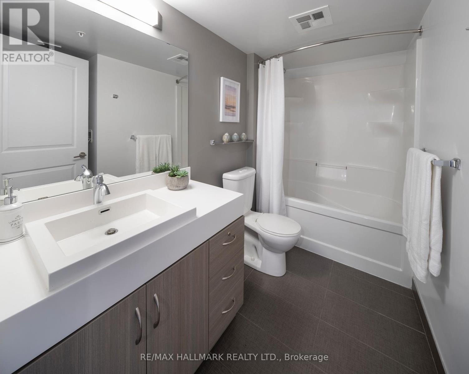 918 - 132 Berkeley Street, Toronto, ON - Indoor Photo Showing Bathroom