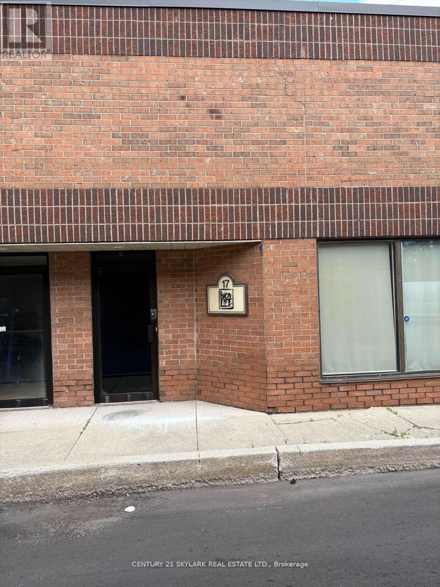 17 - 75 Rosedale Avenue W, Brampton, ON