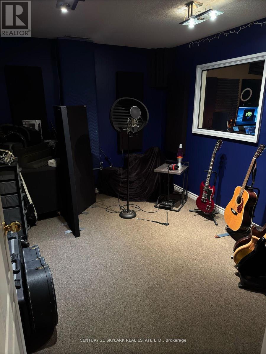 17 - 75 Rosedale Avenue W, Brampton, ON