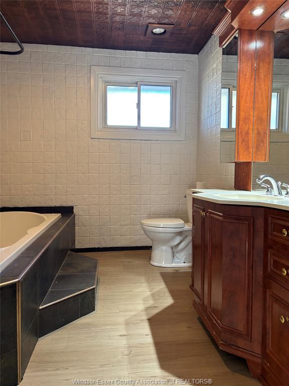 595 County Rd 2, Lakeshore, ON