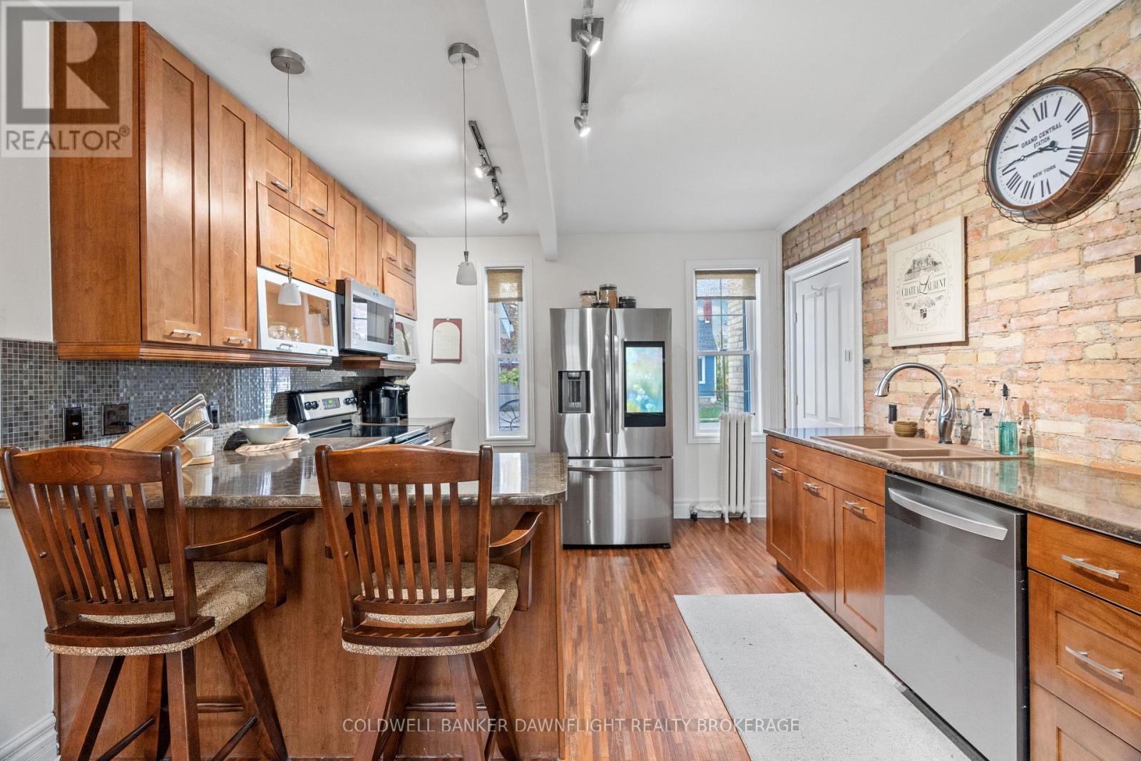 345 William Street, South Huron (Exeter), ON - Indoor Photo Showing Kitchen With Double Sink