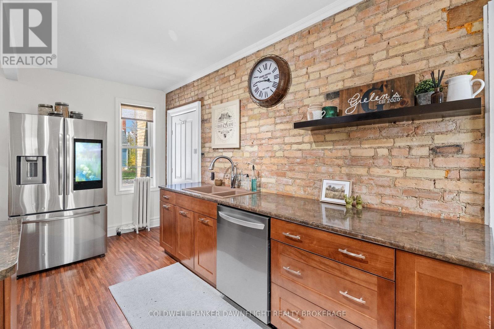 345 William Street, South Huron (Exeter), ON - Indoor Photo Showing Kitchen With Double Sink