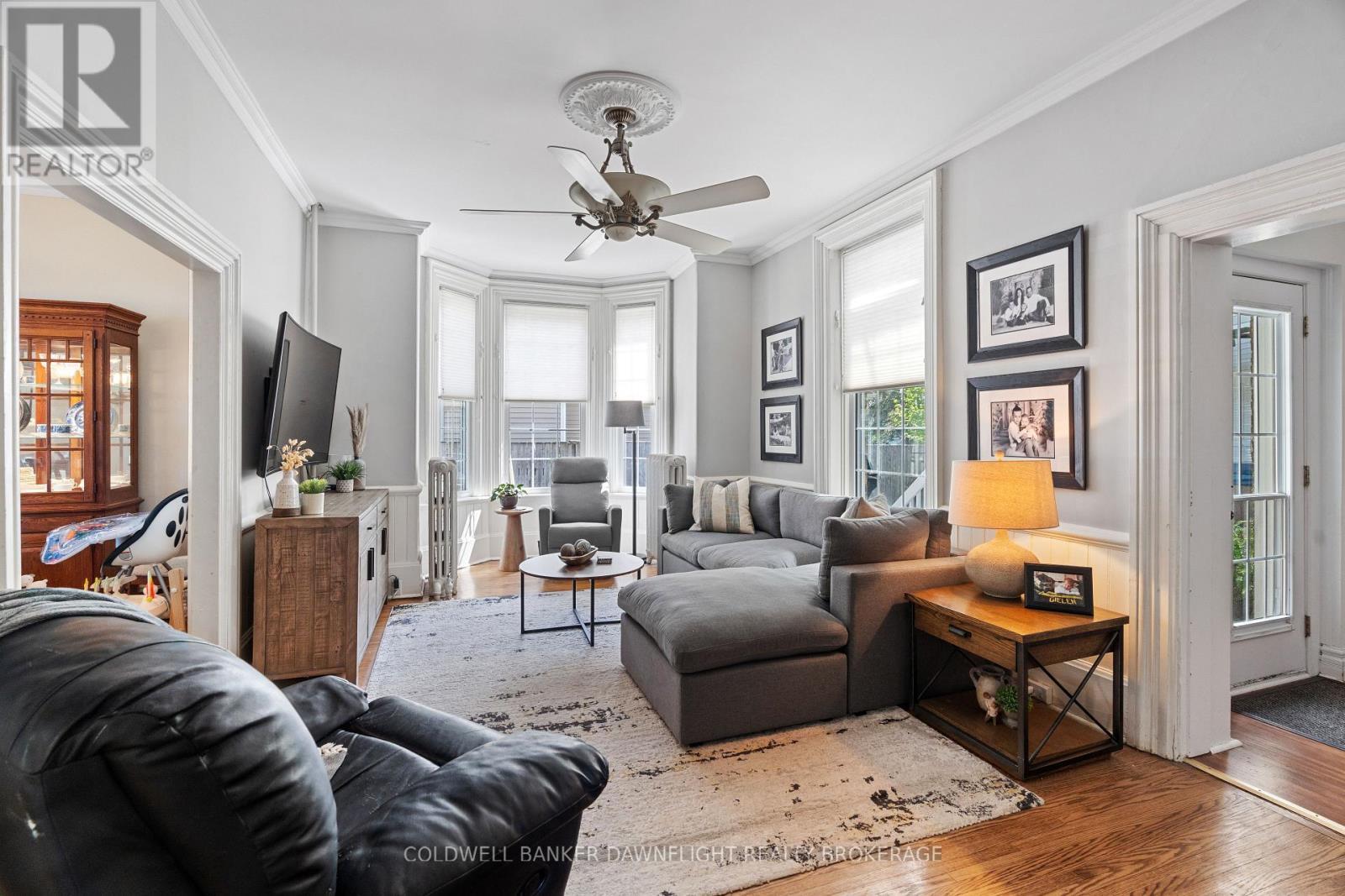 345 William Street, South Huron (Exeter), ON - Indoor Photo Showing Living Room