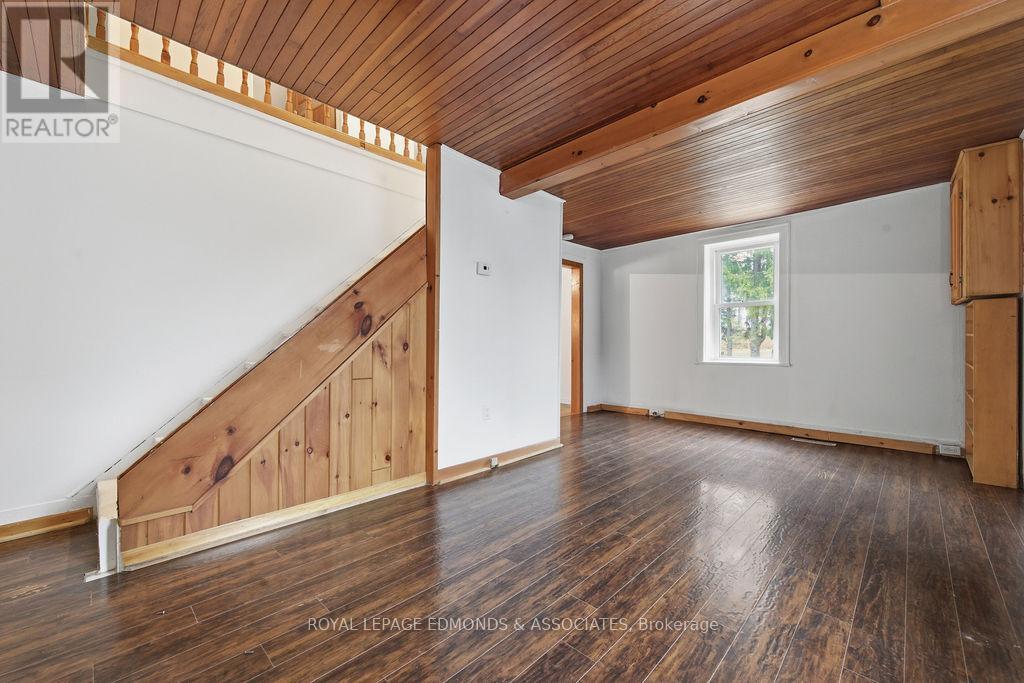 7 Elizabeth Street, Laurentian Hills, ON - Indoor Photo Showing Other Room