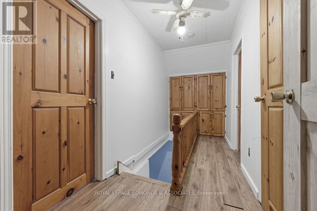 7 Elizabeth Street, Laurentian Hills, ON - Indoor Photo Showing Other Room