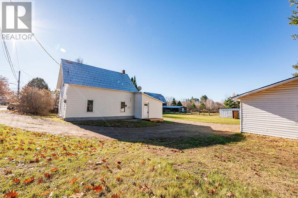 7 Elizabeth Street, Laurentian Hills, ON - Outdoor With Exterior
