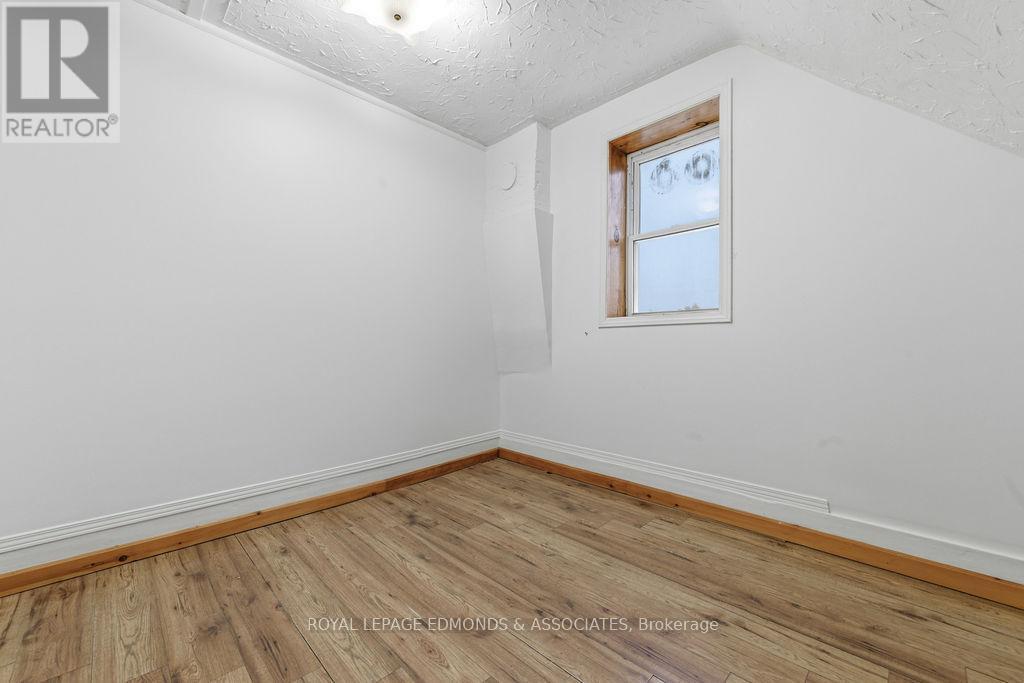 7 Elizabeth Street, Laurentian Hills, ON - Indoor Photo Showing Other Room