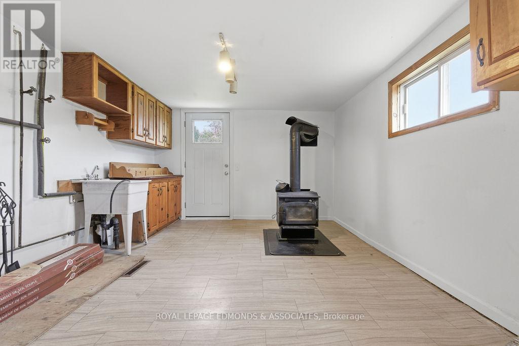 7 Elizabeth Street, Laurentian Hills, ON - Indoor