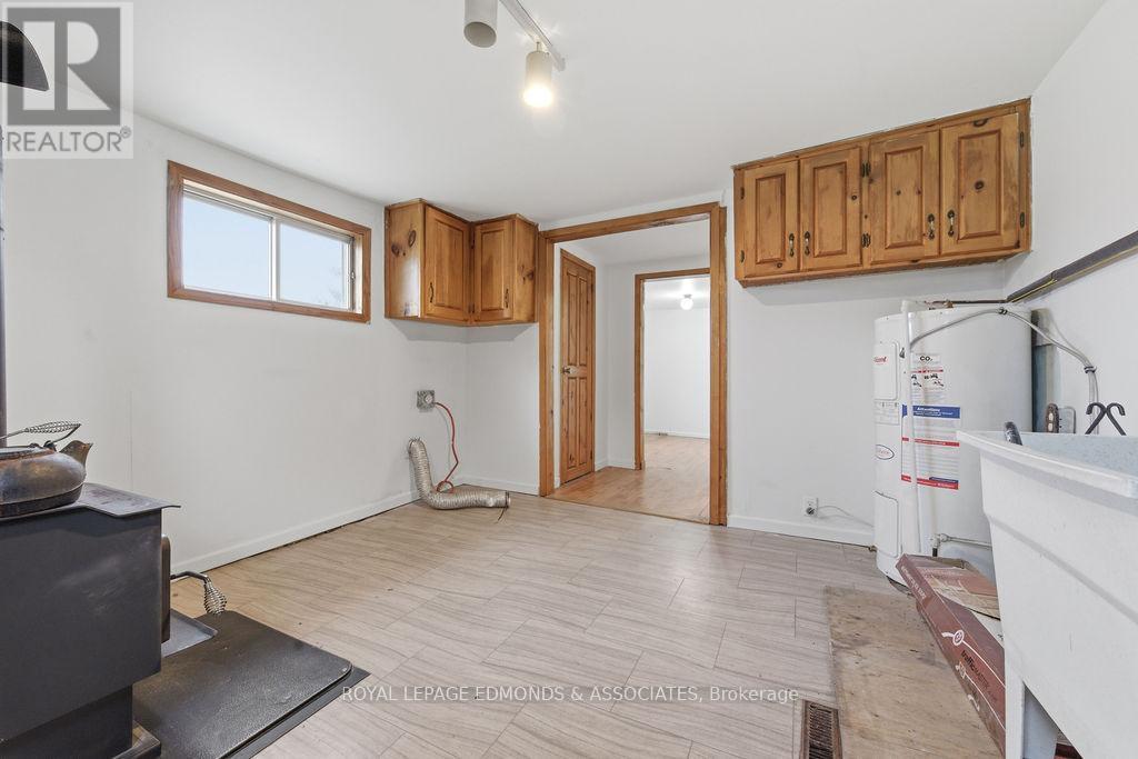 7 Elizabeth Street, Laurentian Hills, ON - Indoor