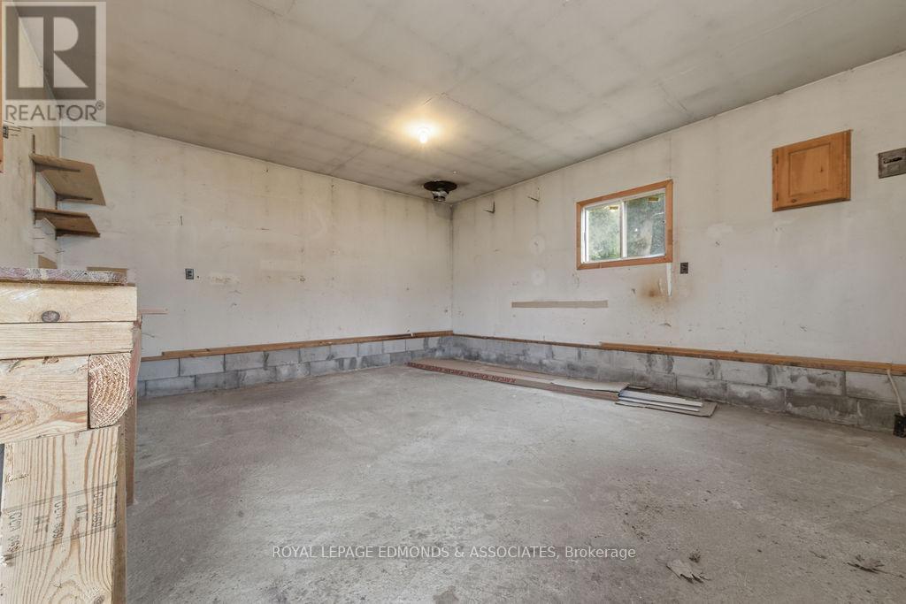 7 Elizabeth Street, Laurentian Hills, ON - Indoor