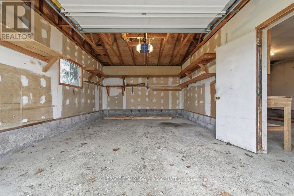 7 Elizabeth Street, Laurentian Hills, ON - Indoor