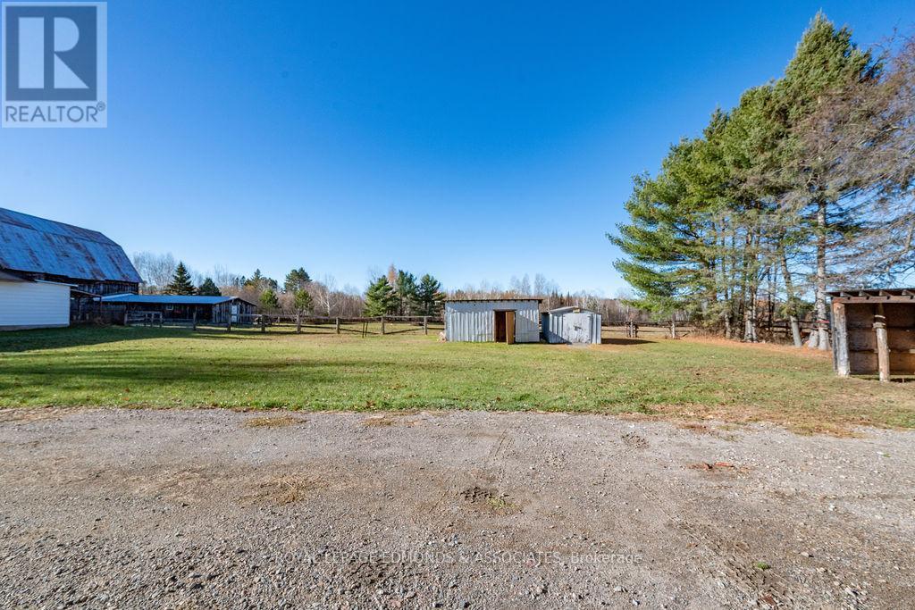 7 Elizabeth Street, Laurentian Hills, ON - Outdoor