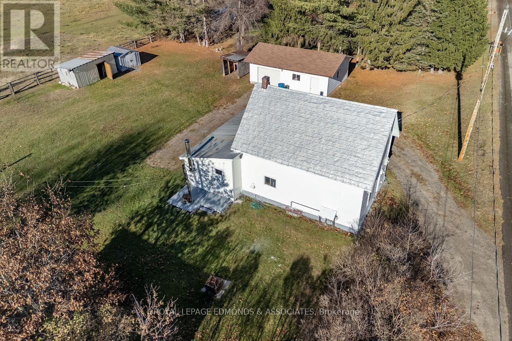 7 Elizabeth Street, Laurentian Hills, ON - Outdoor