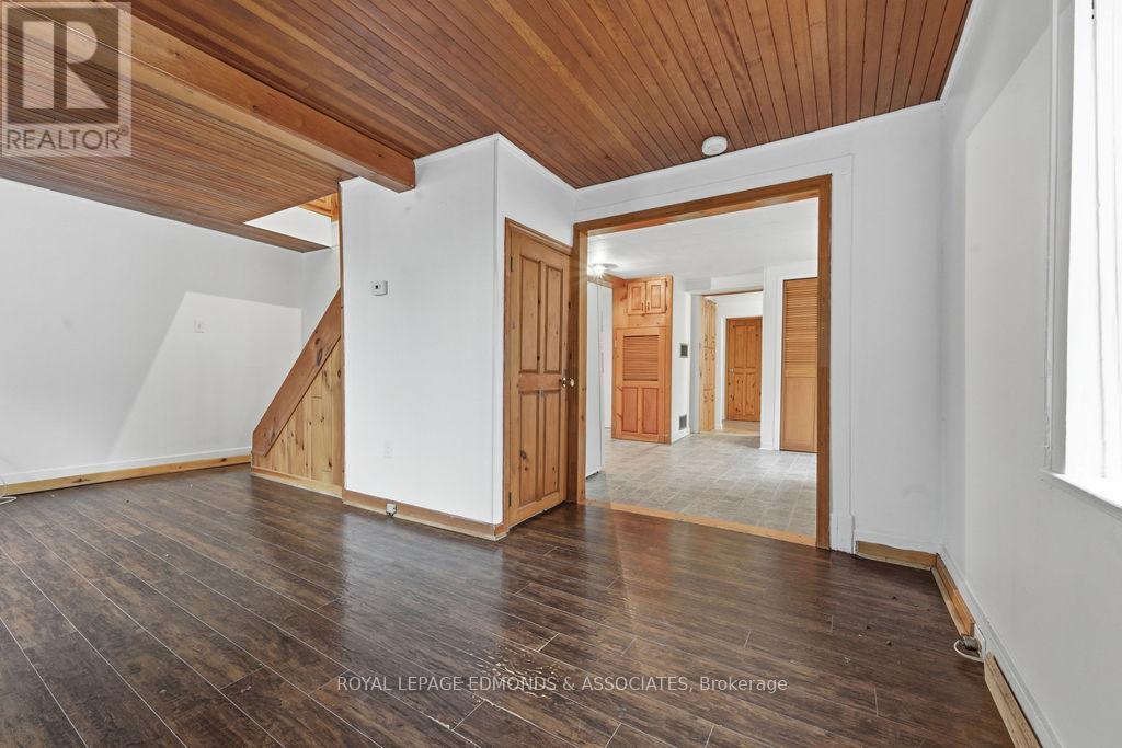 7 Elizabeth Street, Laurentian Hills, ON - Indoor Photo Showing Other Room