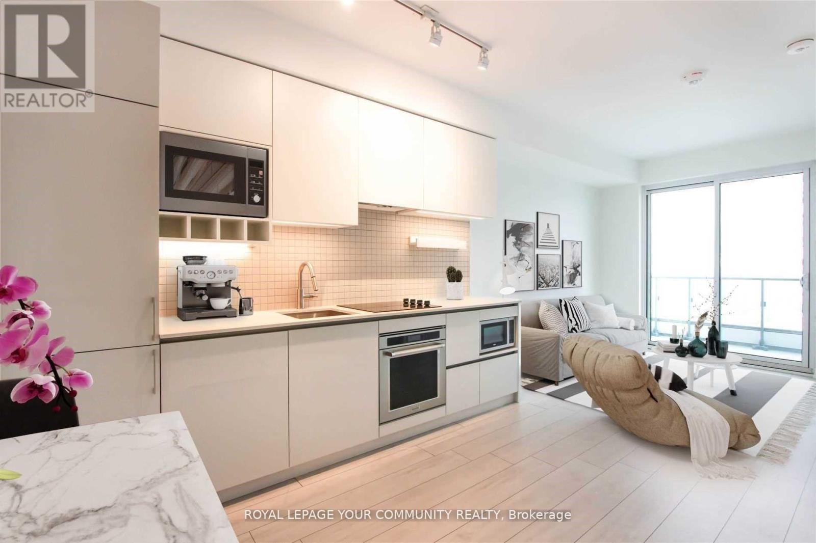 5311 - 950 Portage Parkway, Vaughan, ON - Indoor Photo Showing Kitchen