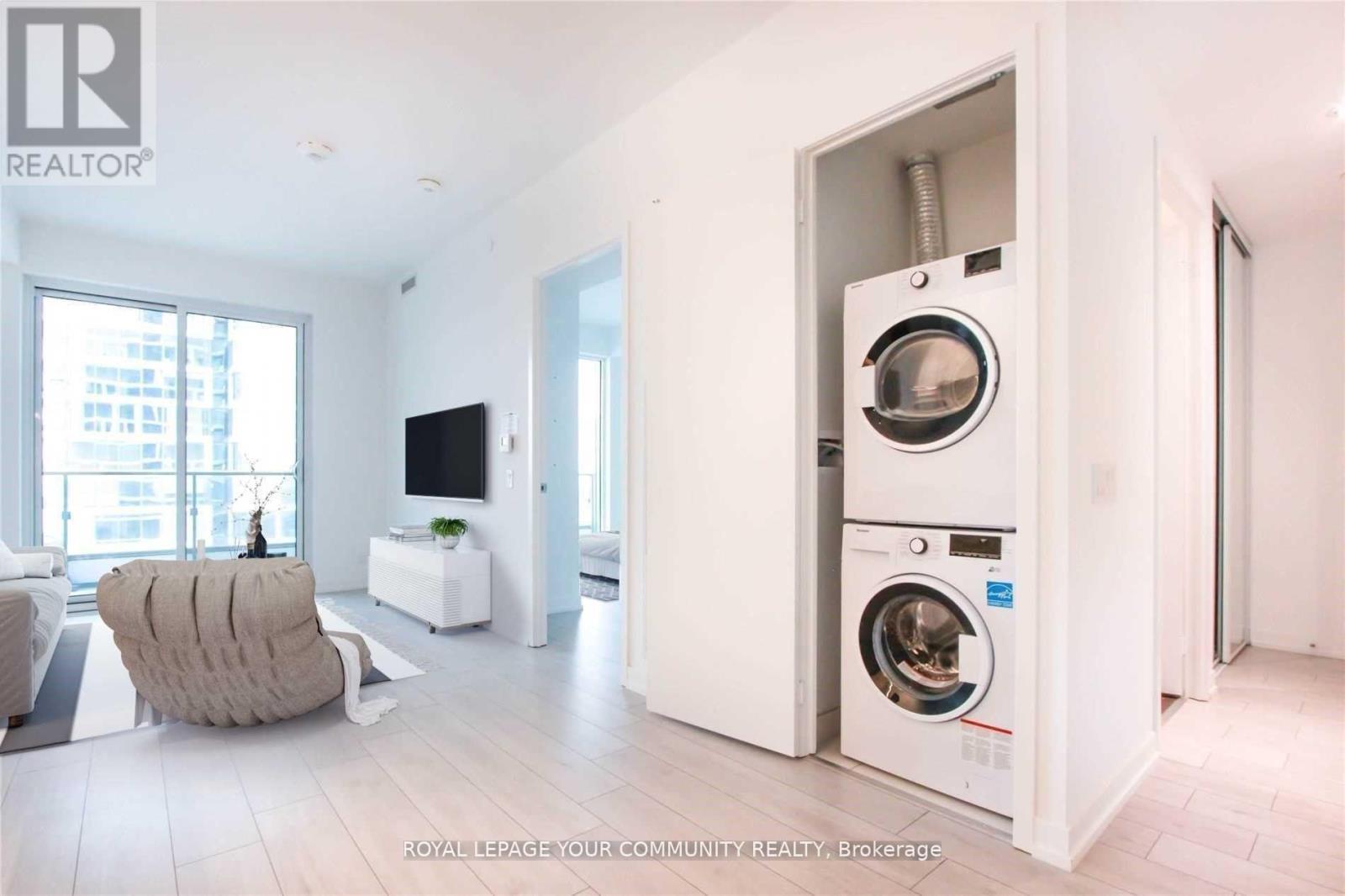 5311 - 950 Portage Parkway, Vaughan, ON - Indoor Photo Showing Laundry Room