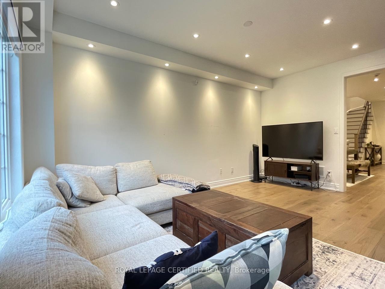 Upper - 1263 Sim Place, Milton, ON - Indoor Photo Showing Living Room