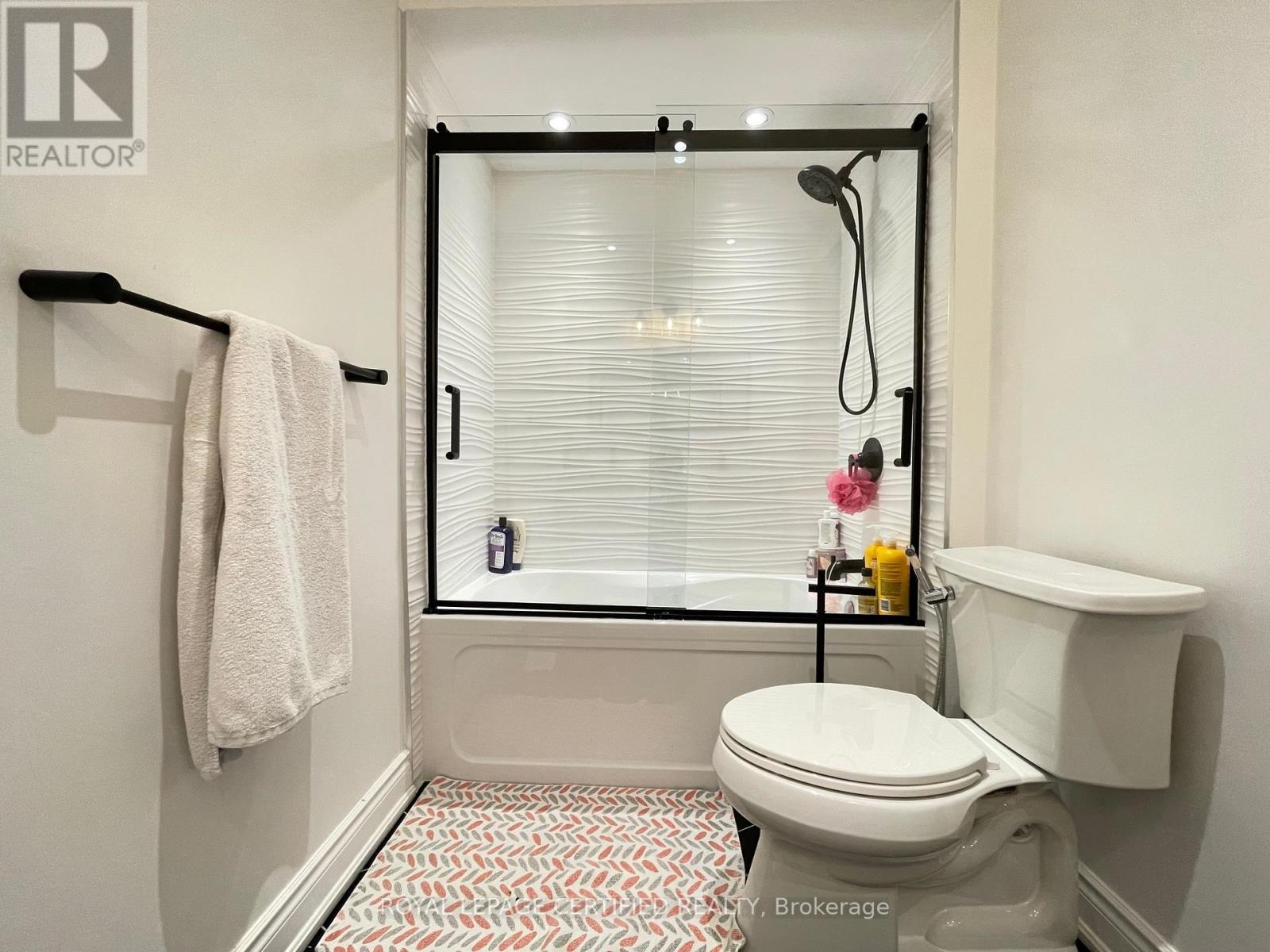 Upper - 1263 Sim Place, Milton, ON - Indoor Photo Showing Bathroom