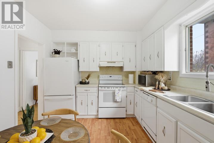 59 Mark St, Sault Ste.Marie, ON - Indoor Photo Showing Kitchen