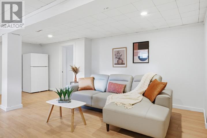 59 Mark St, Sault Ste.Marie, ON - Indoor Photo Showing Living Room