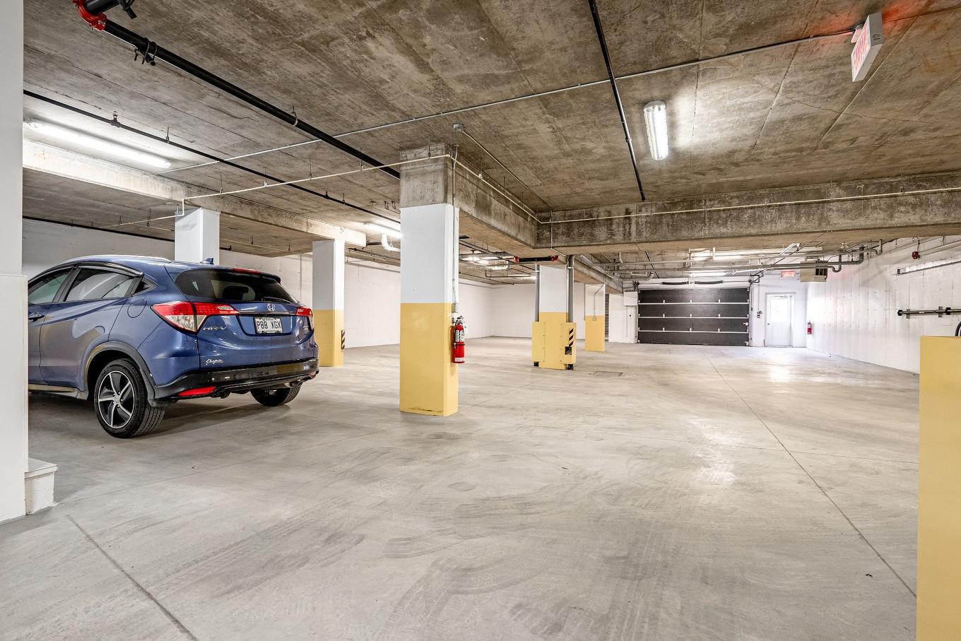 Garage - 1103-120 Rue De Candiac, Sherbrooke (Les Nations), QC - Indoor Photo Showing Garage