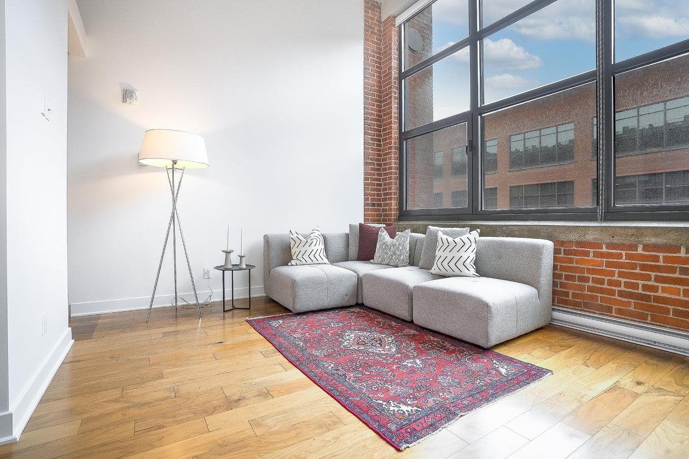 Salon - 712-1730 Rue St-Patrick, Montréal (Le Sud-Ouest), QC - Indoor