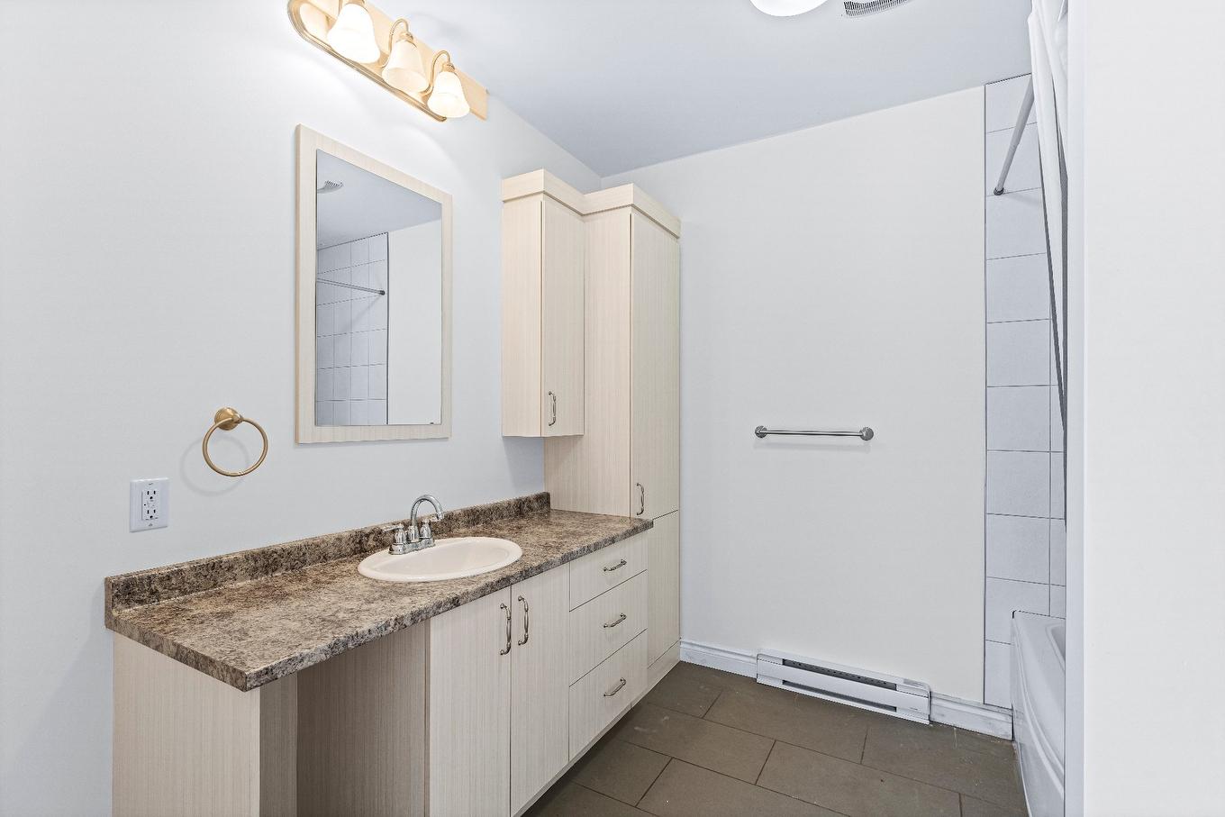 Salle de bains - 885Z - 889Z Rue Child, Coaticook, QC - Indoor Photo Showing Bathroom