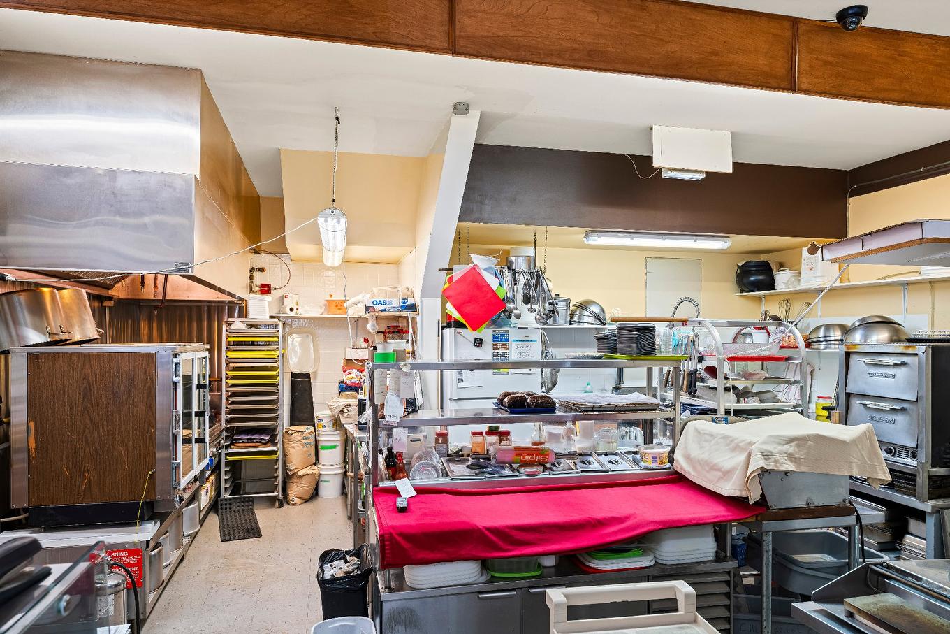 Commerce - 885Z - 889Z Rue Child, Coaticook, QC - Indoor Photo Showing Garage