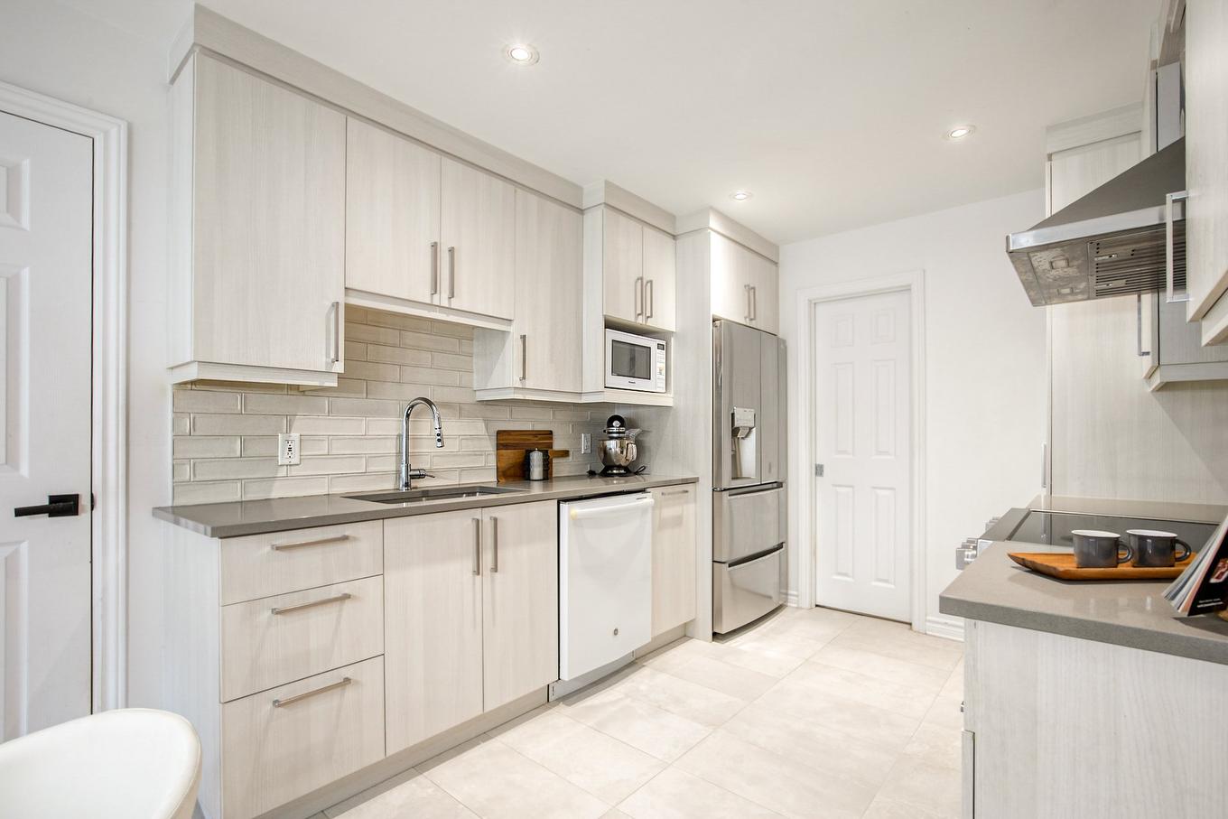 Kitchen - 1387 Rue Du Bonheur, Saint-Alexandre, QC - Indoor Photo Showing Kitchen