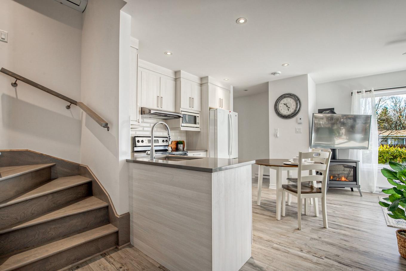 Intergenerational - 1387 Rue Du Bonheur, Saint-Alexandre, QC - Indoor Photo Showing Other Room