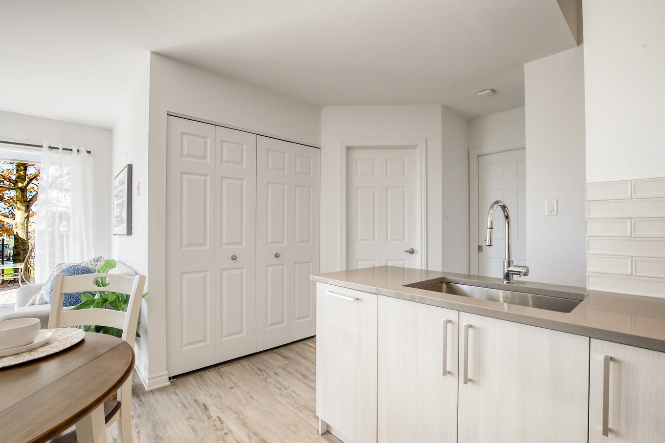 Intergenerational - 1387 Rue Du Bonheur, Saint-Alexandre, QC - Indoor Photo Showing Kitchen