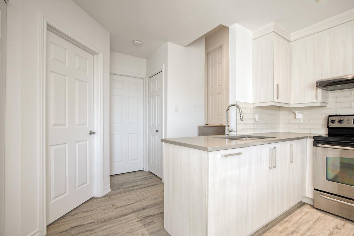 Intergenerational - 1387 Rue Du Bonheur, Saint-Alexandre, QC - Indoor Photo Showing Kitchen