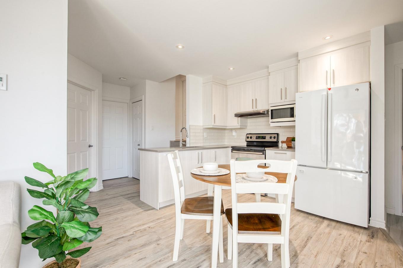 Intergenerational - 1387 Rue Du Bonheur, Saint-Alexandre, QC - Indoor