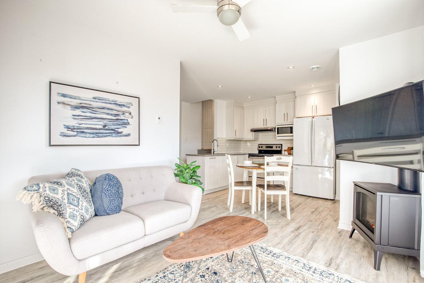 Intergenerational - 1387 Rue Du Bonheur, Saint-Alexandre, QC - Indoor