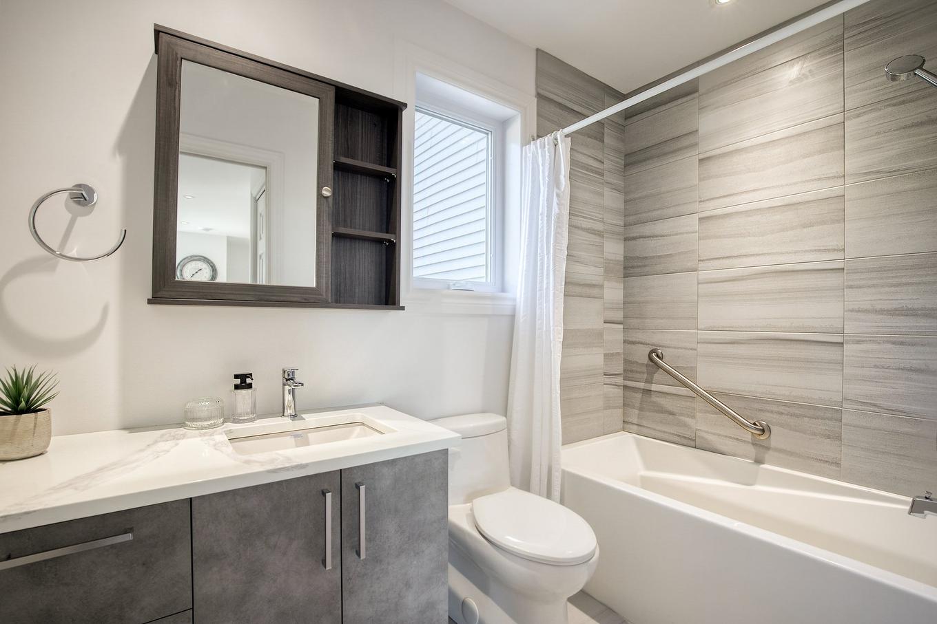Intergenerational - 1387 Rue Du Bonheur, Saint-Alexandre, QC - Indoor Photo Showing Bathroom