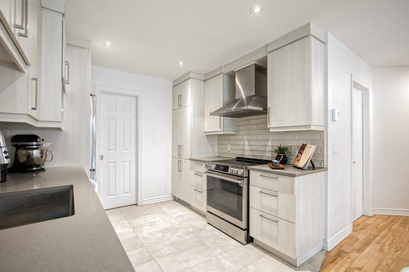 Kitchen - 1387 Rue Du Bonheur, Saint-Alexandre, QC - Indoor Photo Showing Kitchen With Upgraded Kitchen