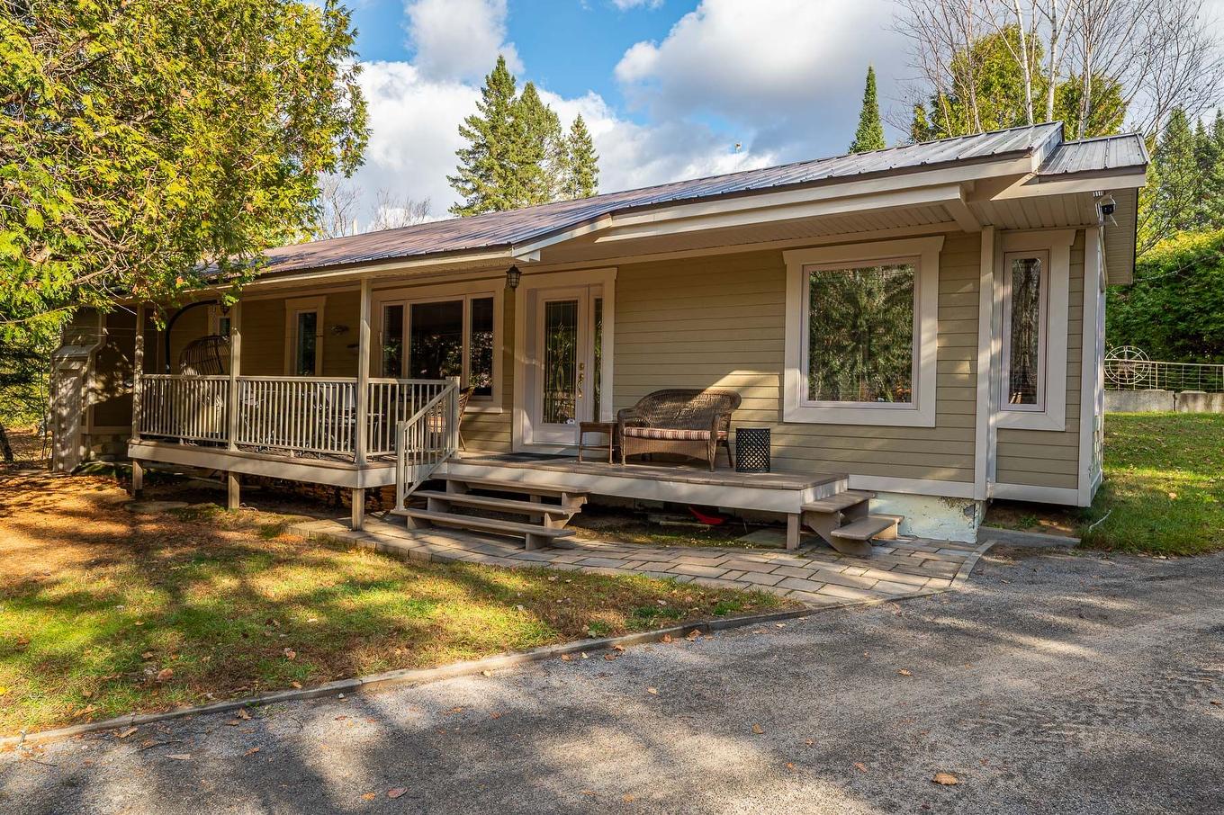 Façade - 118 Ch. Charles-Aimé-Côté, Amherst, QC - Outdoor With Deck Patio Veranda