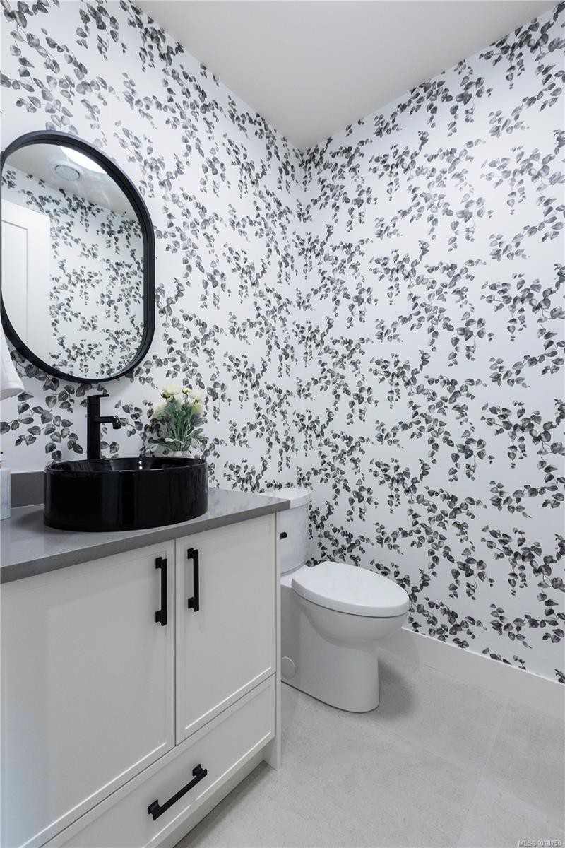 220 Kamloops Ave, Saanich, BC