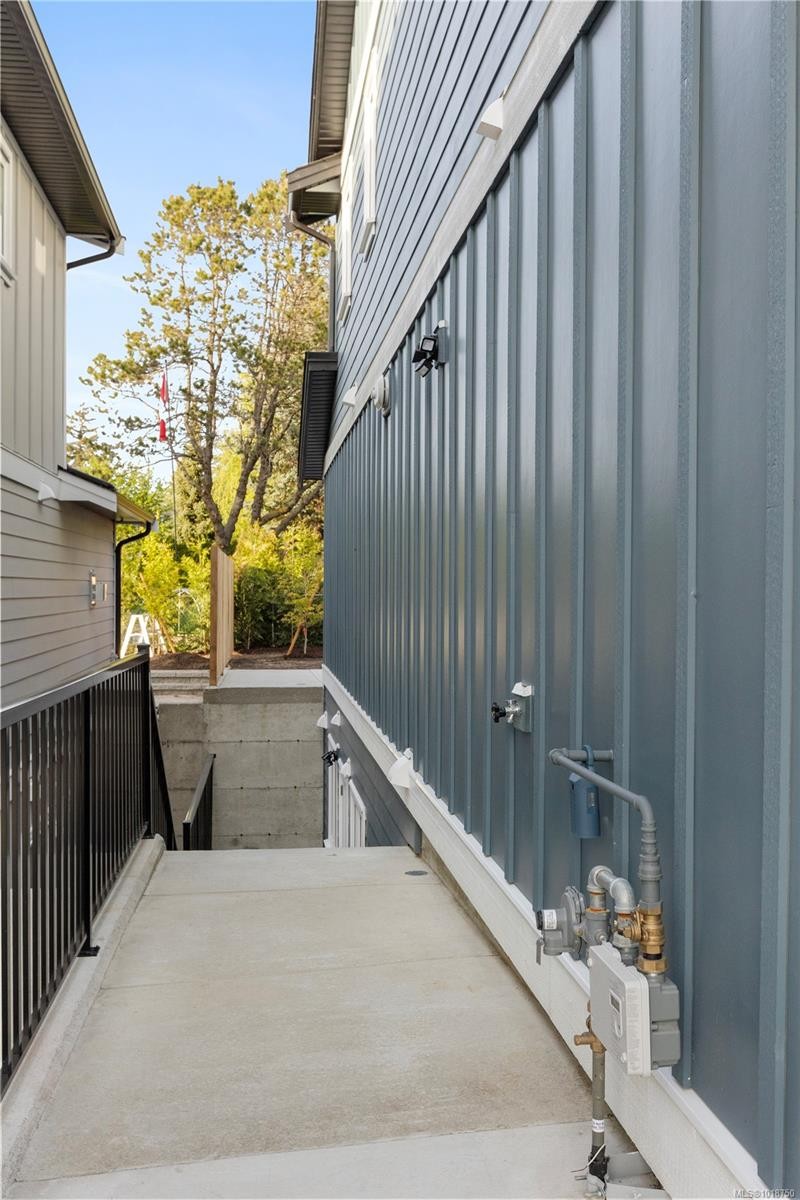 220 Kamloops Ave, Saanich, BC