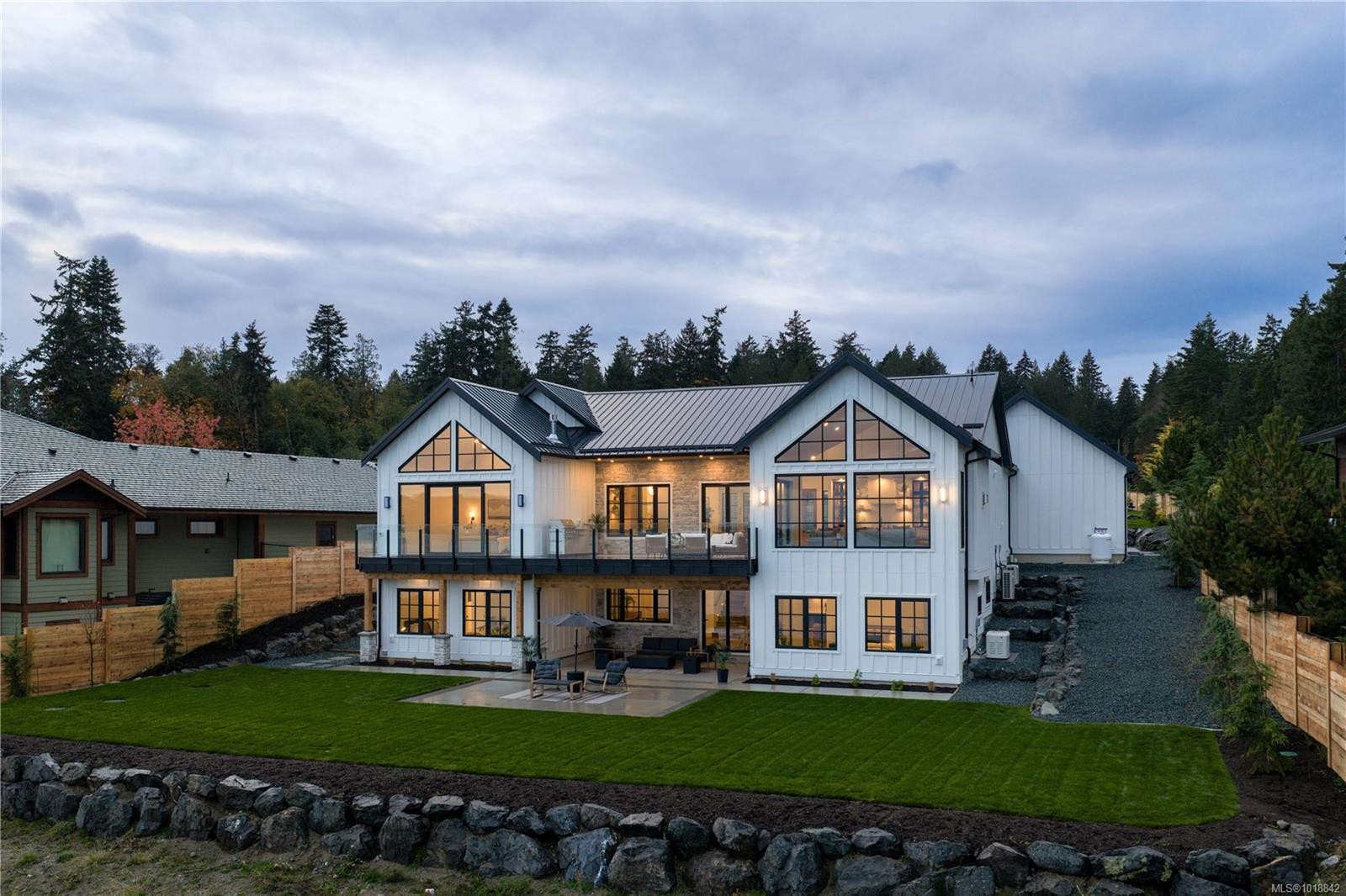 3080 Beachfront Cres, Mill Bay, BC