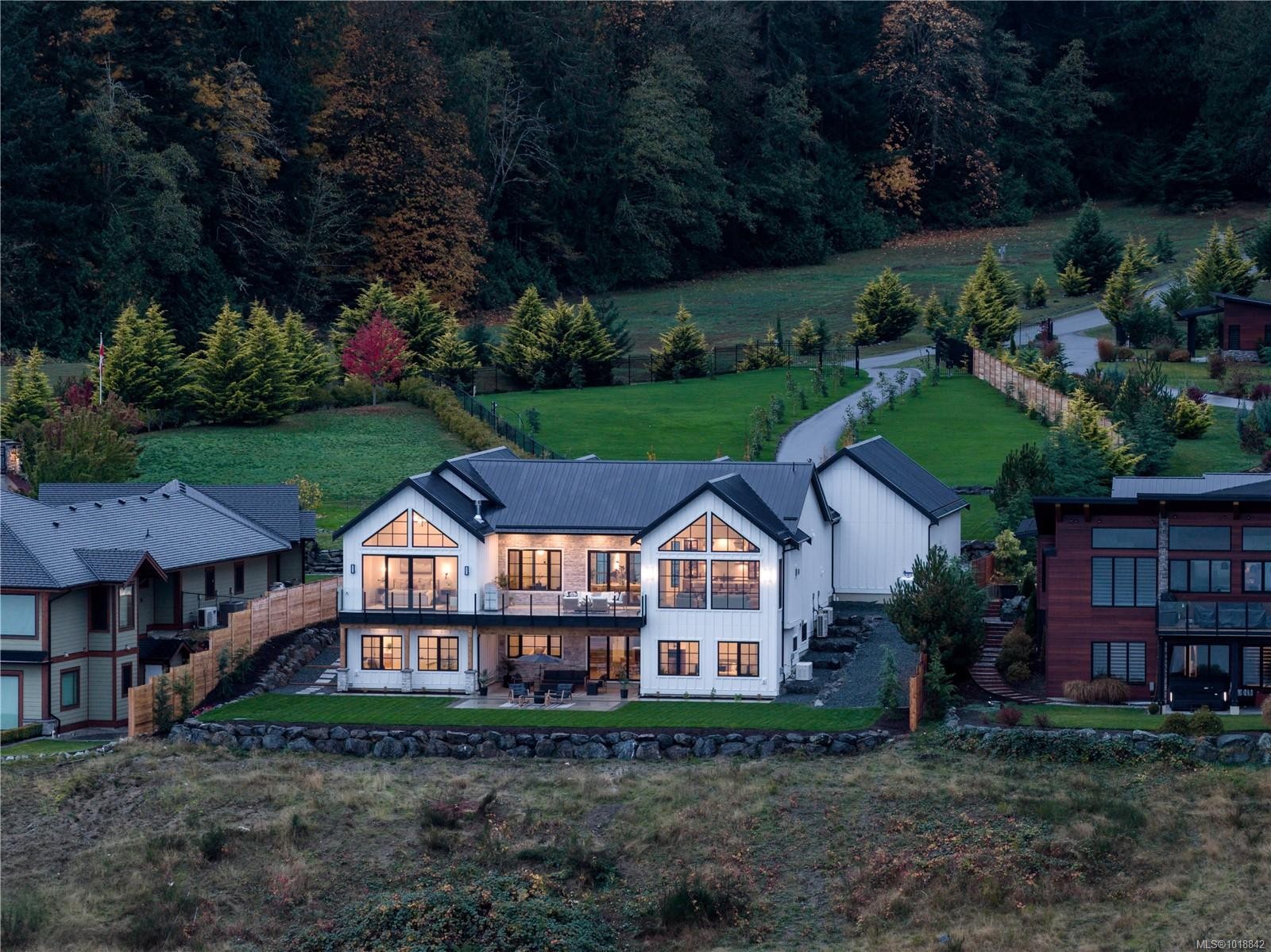 3080 Beachfront Cres, Mill Bay, BC