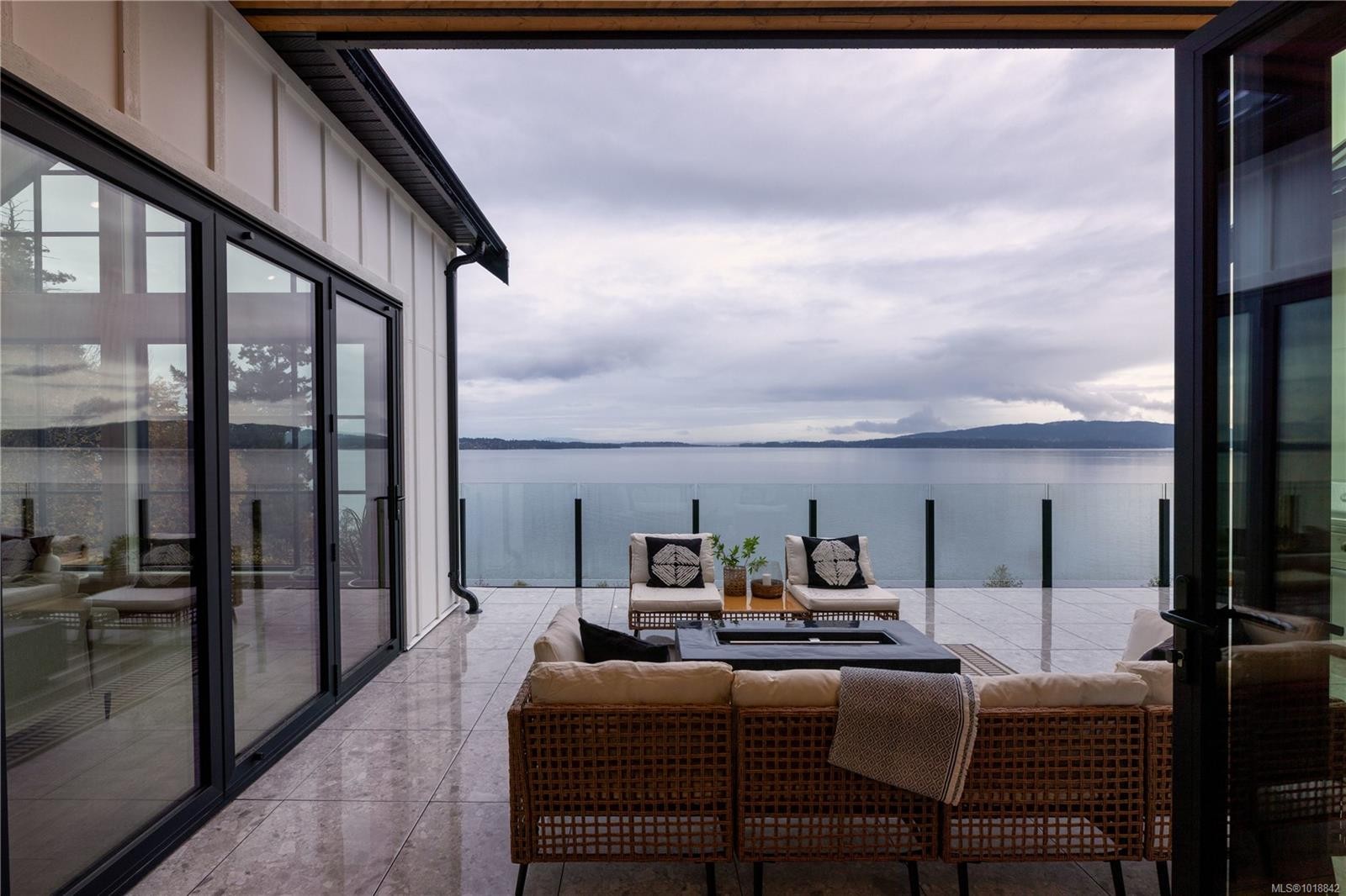 3080 Beachfront Cres, Mill Bay, BC