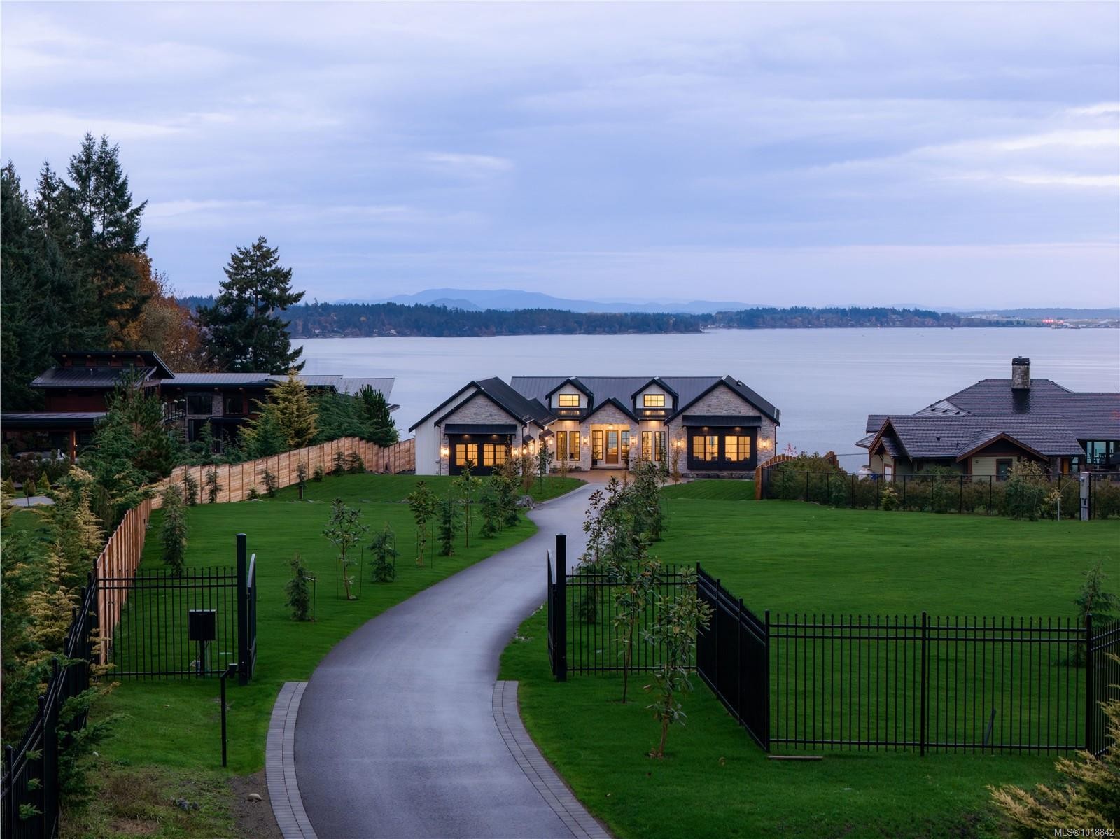 3080 Beachfront Cres, Mill Bay, BC