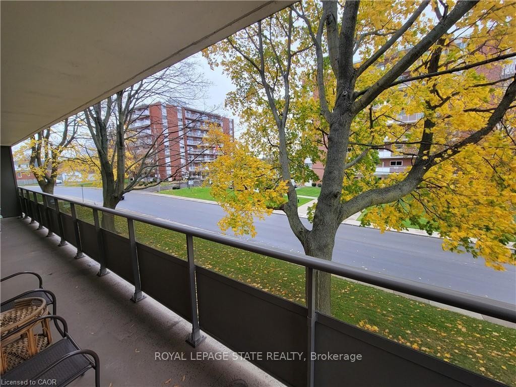 210-11 Woodman Drive S, Hamilton, ON - Outdoor