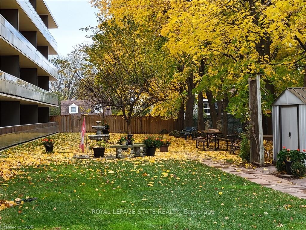 210-11 Woodman Drive S, Hamilton, ON - Outdoor